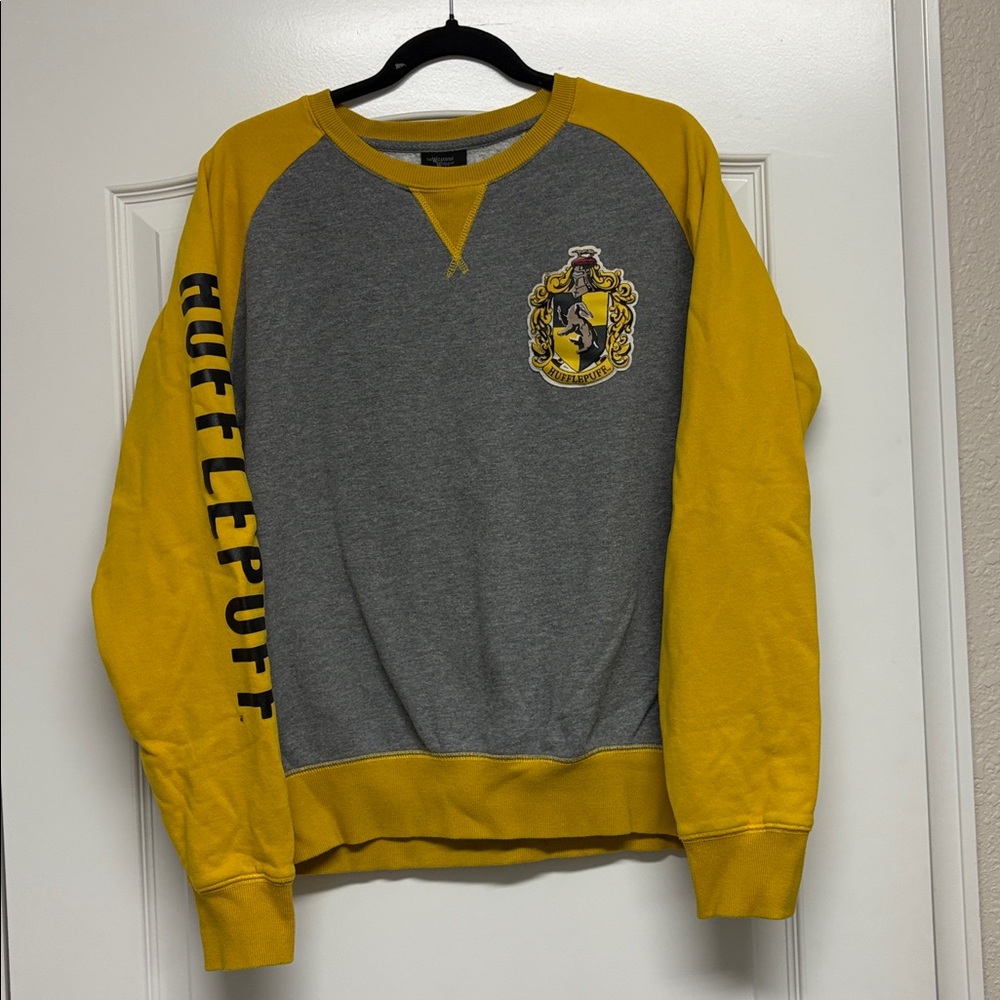 Harry Potter Universal Hufflepuff Sweatshirt Size Large Unisex Crewneck